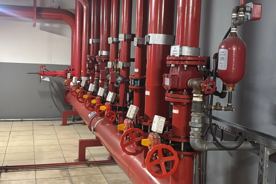 Pompa dairesi çıkış kolektörü ve zon vanaları